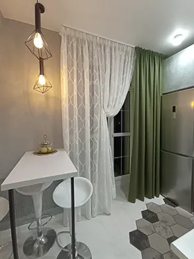 Пример дизайна интерьера с шторами