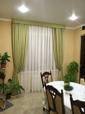 Пример дизайна интерьера с шторами