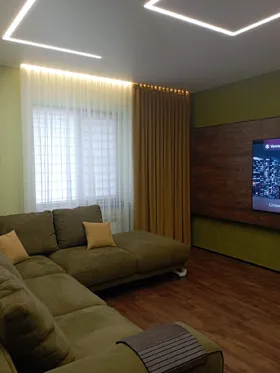 Пример дизайна интерьера с шторами