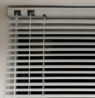 Пример горизонтальных алюминиевых жалюзи